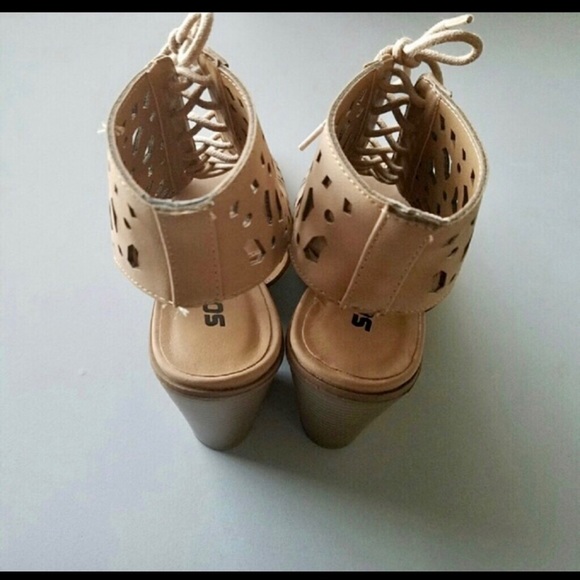 CREAM TAN LACE UP BOOTIES - Picture 3 of 3